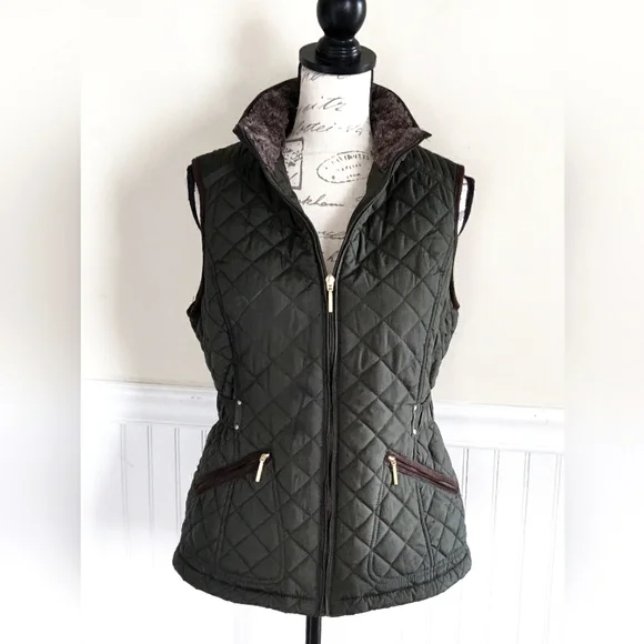 Weatherproof fur lined vest. - Picture 9 of 12